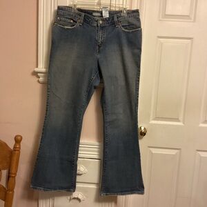 Levi's Women's boot cut Jeans in Classic Blue